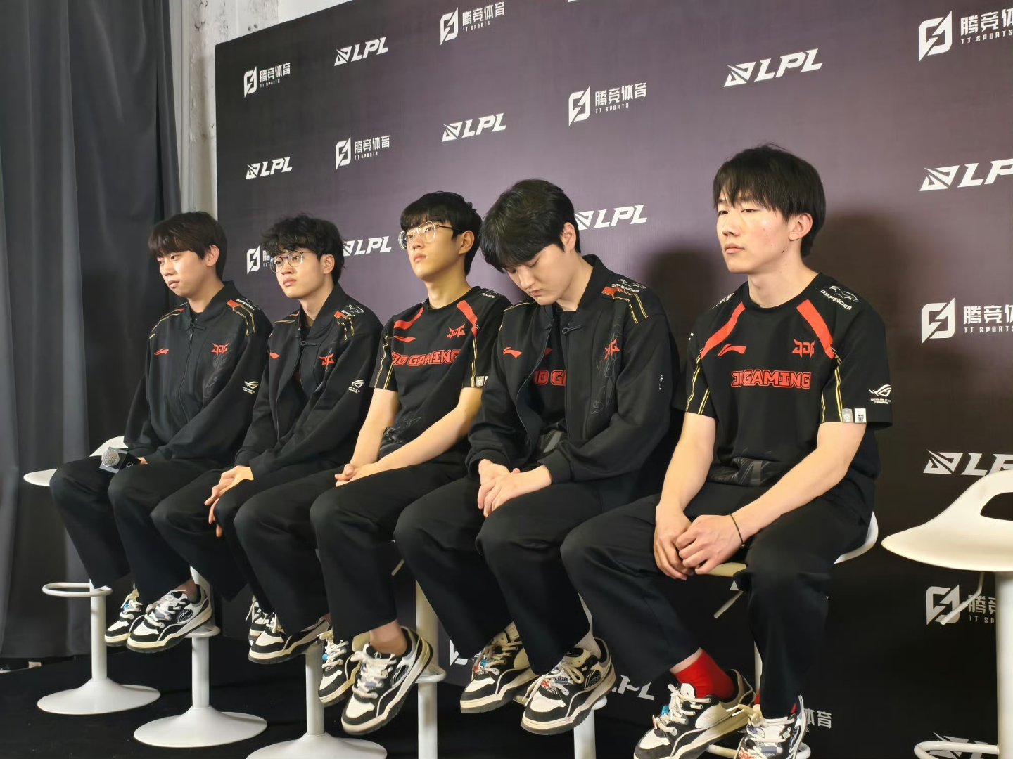 JDG绝杀TL,369团战一打五全球总决赛2:0(东京) JDG绝杀TL,369团战一打五全球总决赛2:0(东京)