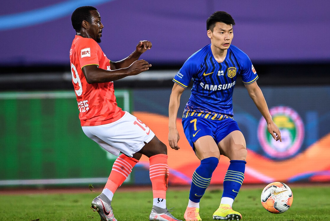 包含广州恒大击败江苏苏宁，保持不败的词条