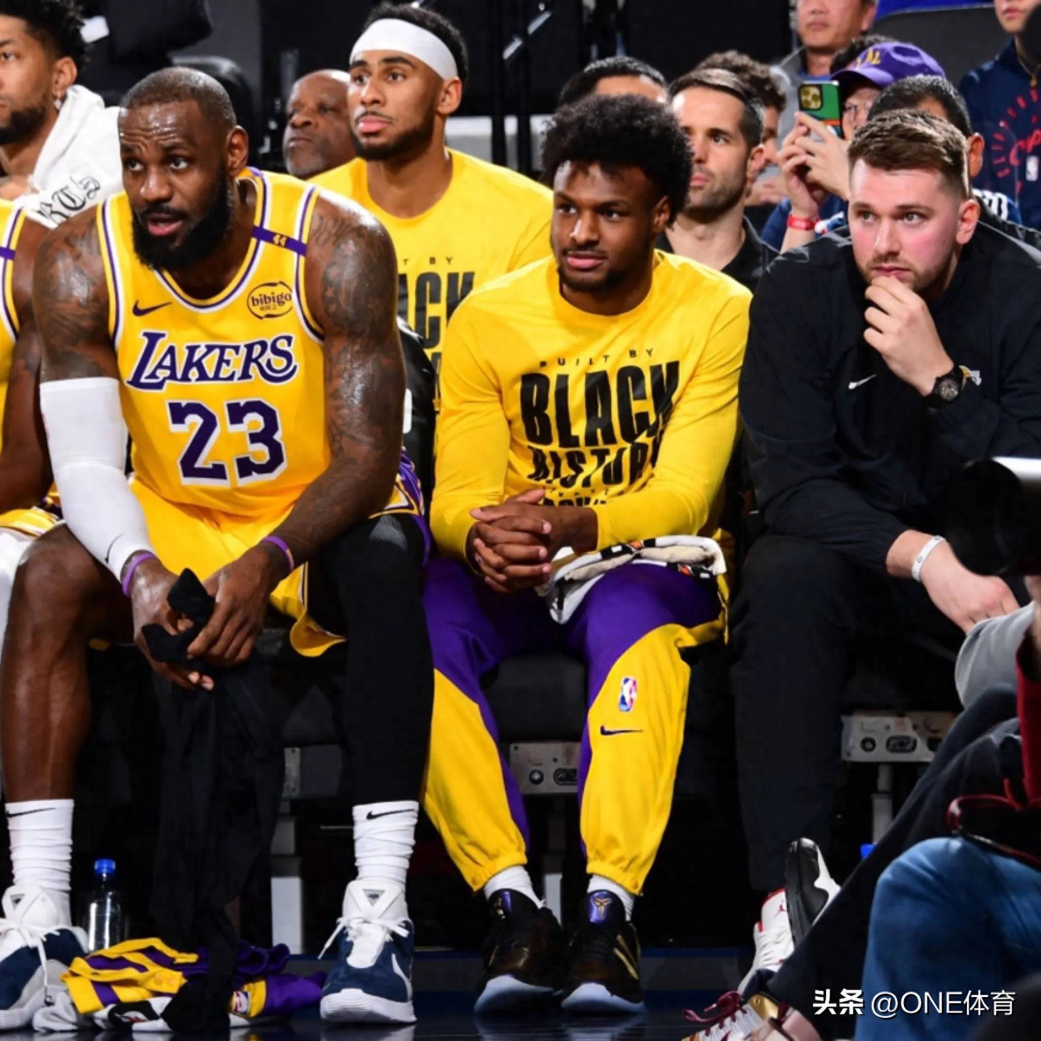 金州勇士碾压马德里竞技,勒布朗·詹姆斯拿下关键大龙焦点之战成都决赛之夜,留下经典瞬间的简单介绍 金州勇士碾压马德里竞技,勒布朗·詹姆斯拿下关键大龙焦点之战成都决赛之夜,留下经典瞬间的简单介绍