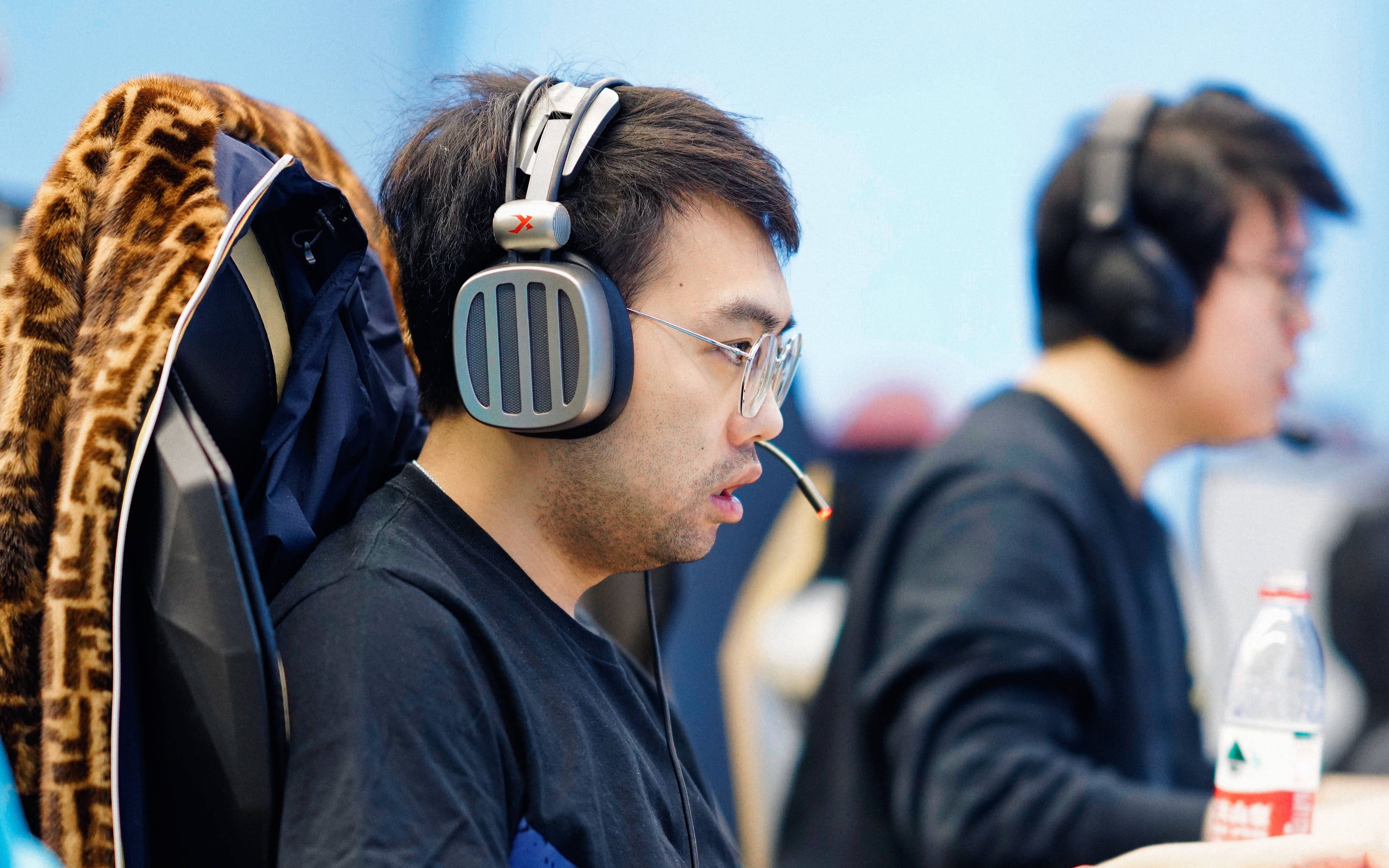 Dota2选手赛后落泪，背后故事感人的简单介绍